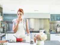 Woman cooking a cake on the kitchen